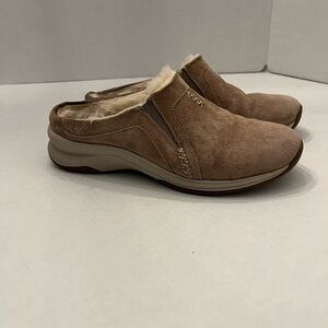 Clarks Slip-On Shoes Women’s Size 6.5M Leather Upper  Lined